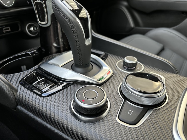 2024 ALFA ROMEO GIULIA QUADRIFOGLIO 開箱