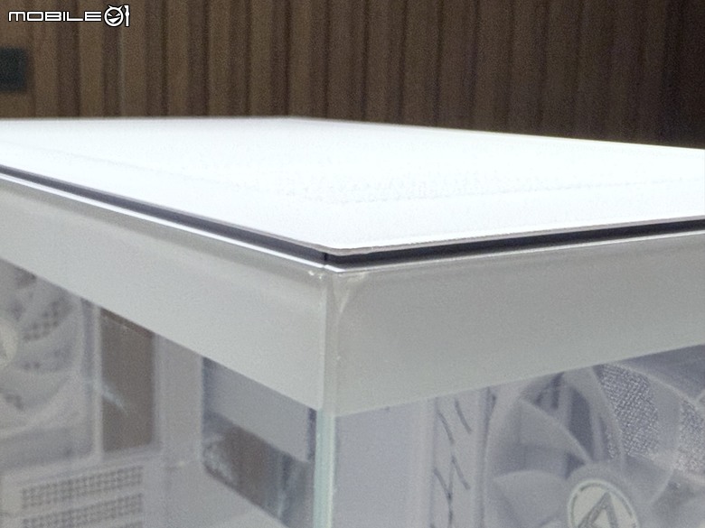 直來直往 King 65 Pro 全景玻璃機殼