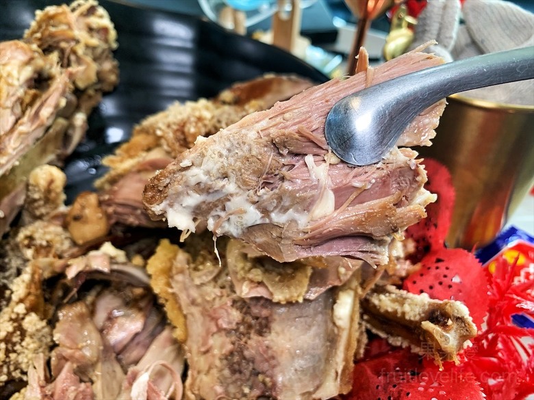 點我看大圖 是水產店也是海產店,餐廳以預約制訂餐,沒有固定菜單,餐點色香味俱全,絕不能錯過先滷後炸的香酥鴨