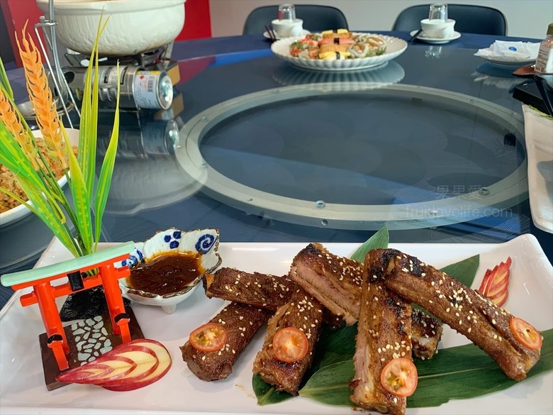 點我看大圖 是水產店也是海產店,餐廳以預約制訂餐,沒有固定菜單,餐點色香味俱全,絕不能錯過先滷後炸的香酥鴨