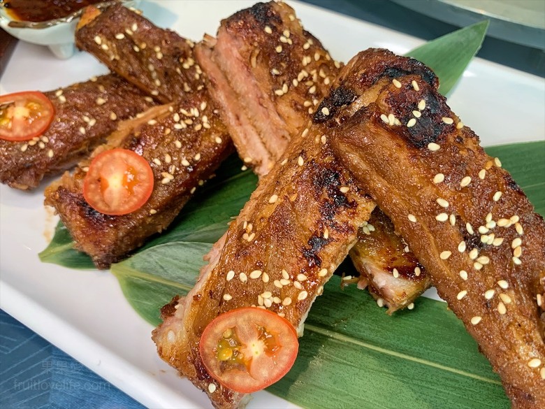 點我看大圖 是水產店也是海產店,餐廳以預約制訂餐,沒有固定菜單,餐點色香味俱全,絕不能錯過先滷後炸的香酥鴨