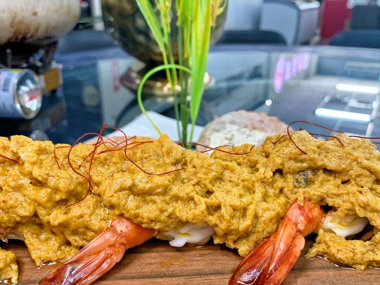 點我看大圖 是水產店也是海產店,餐廳以預約制訂餐,沒有固定菜單,餐點色香味俱全,絕不能錯過先滷後炸的香酥鴨