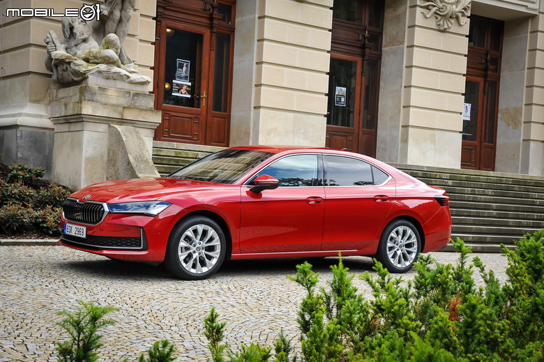 Škoda Superb 大改款捷克試駕|品牌旗艦持續升級、更有型且內外兼備!