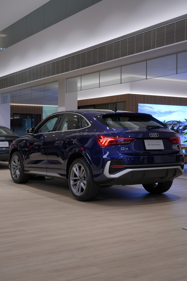 Audi Q3 Sportback 35 TFSI S line｜金屬星際藍 Navarra Blue 2D｜實車照片分享