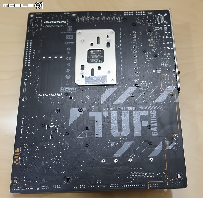 點我看大圖 軍規 TUF 雙 U4 導入 TUF GAMING X870-PLUS WIFI 開箱