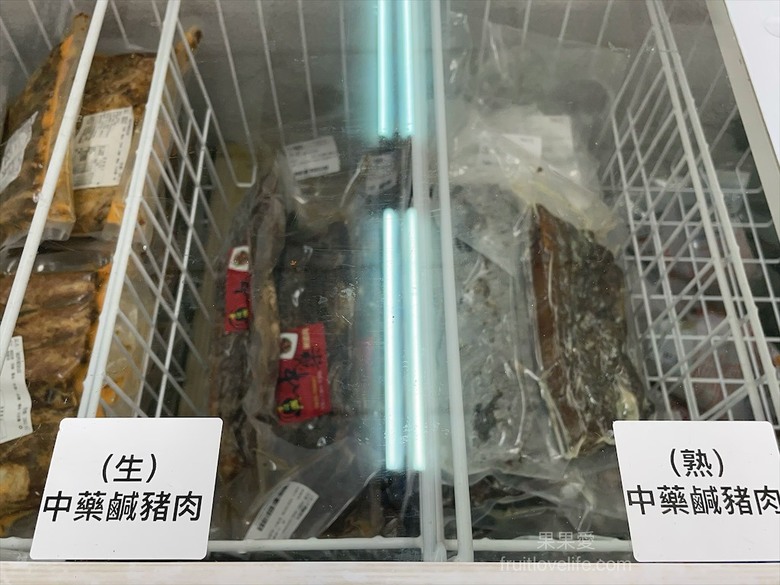 點我看大圖 是水產店也是海產店,餐廳以預約制訂餐,沒有固定菜單,餐點色香味俱全,絕不能錯過先滷後炸的香酥鴨