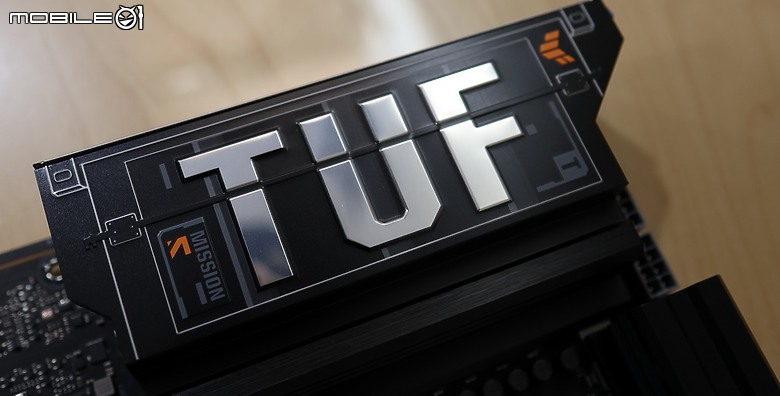 點我看大圖 軍規 TUF 雙 U4 導入 TUF GAMING X870-PLUS WIFI 開箱