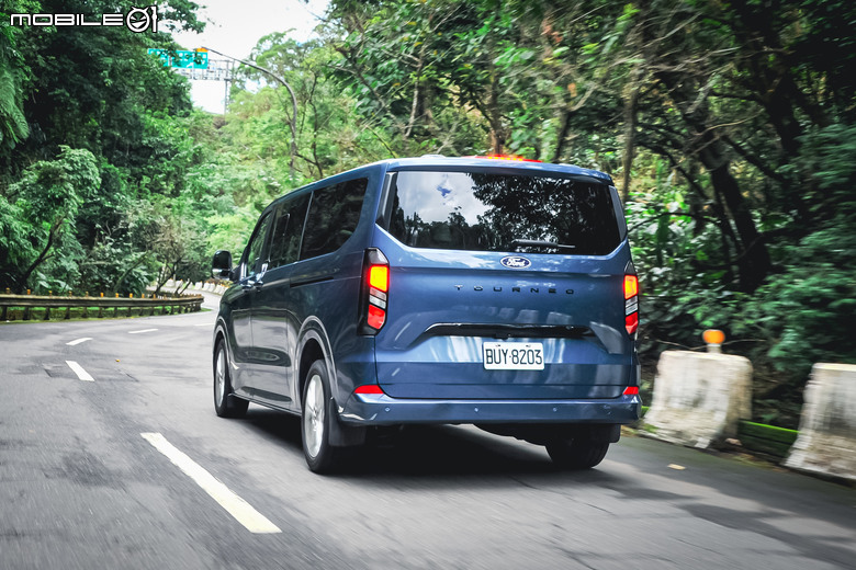 Ford Tourneo Custom 福特旅行家 Bus Titanium 8座試駕｜豐富的座椅機能、超大空間就是好用！