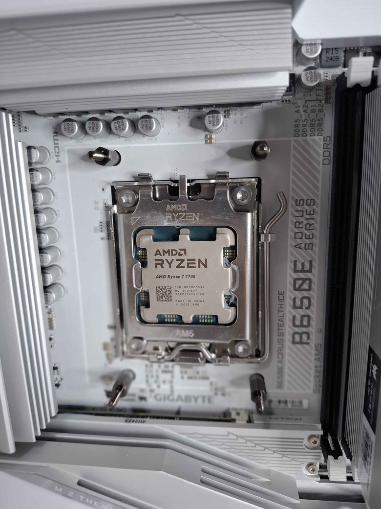 終極CP之王！大飛DY470機殼+DN360s白帥帥開箱介紹！