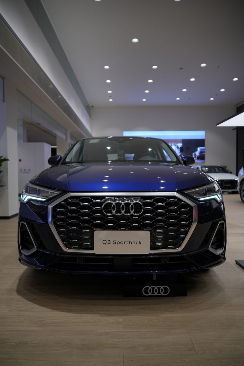 Audi Q3 Sportback 35 TFSI S line｜金屬星際藍 Navarra Blue 2D｜實車照片分享