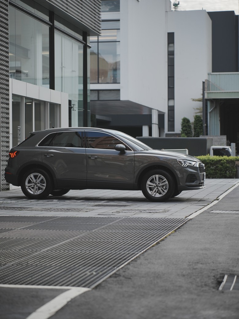 Audi Q3 35 TFSI｜金屬克洛諾斯灰 Chronos Grey Z7｜交車照分享