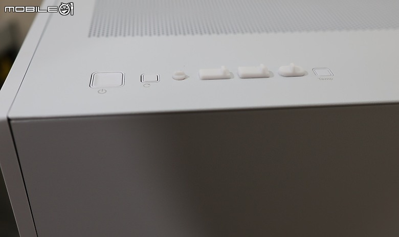 木紋風與金屬的結合 Antec FLUX PRO 開箱