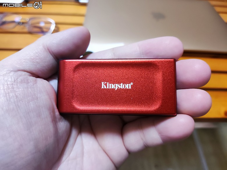 【 體驗分享 】就是快、就是穩、就是紅！ Kingston XS1000R 外接式固態硬碟超 Chill 試用！