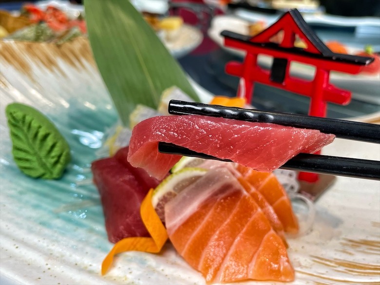 點我看大圖 是水產店也是海產店,餐廳以預約制訂餐,沒有固定菜單,餐點色香味俱全,絕不能錯過先滷後炸的香酥鴨