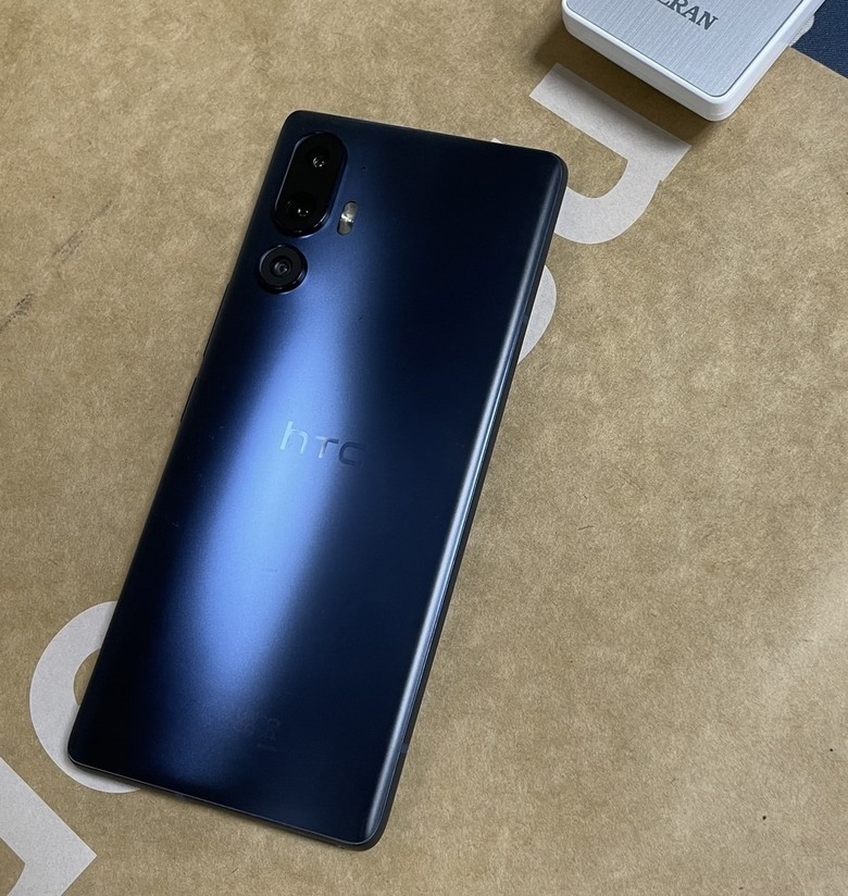 HTC U24 pro到手 簡單開箱實測