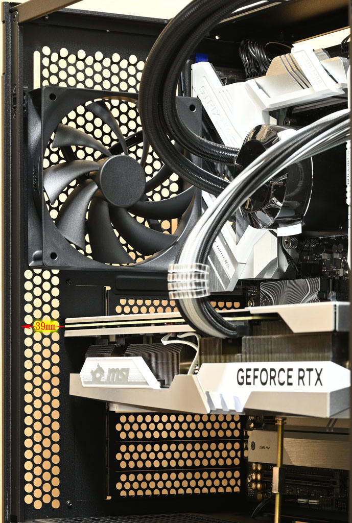 點我看大圖 2024 NZXT H5 FLOW RGB機殼開箱