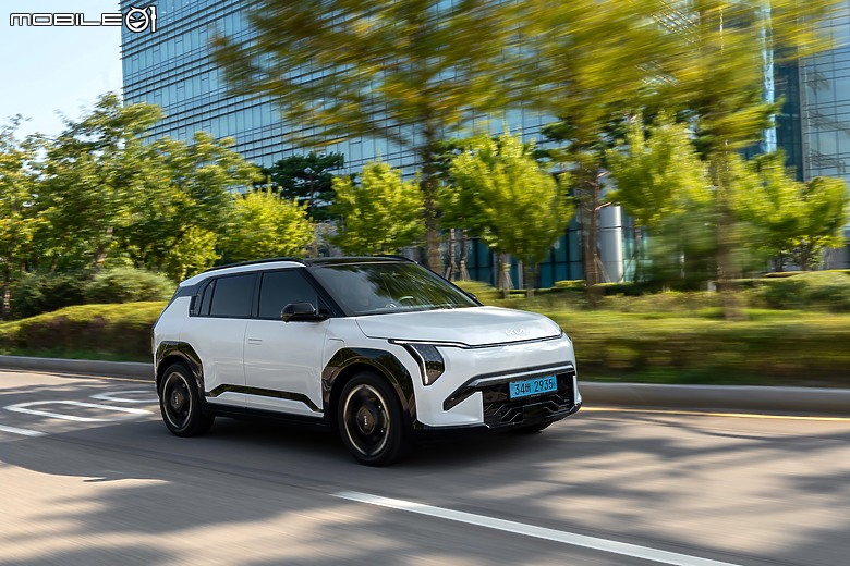 Kia EV3 韓國試駕|重量級純電小休旅,宛如縮小版EV9真的很有料!