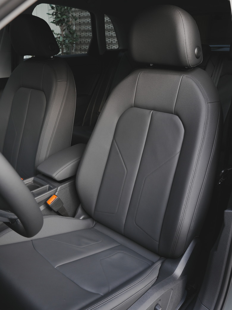 Audi Q3 35 TFSI｜金屬克洛諾斯灰 Chronos Grey Z7｜交車照分享