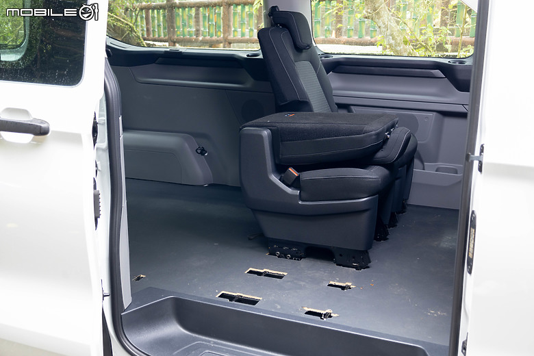 Ford Tourneo Custom 福特旅行家 Kombi Trend 六座試駕|同級少見對開尾門,載人載貨兩相宜!