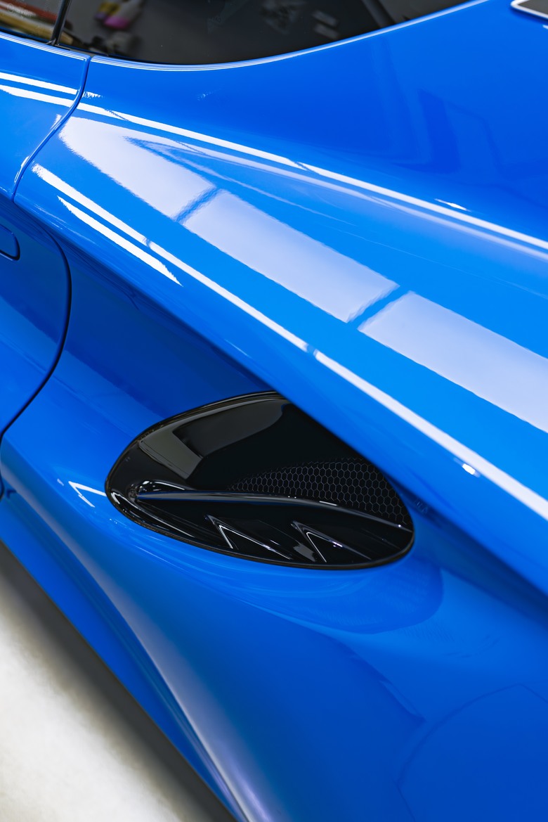 Lotus Emira包膜分享: Rodim R3 Pro TPU 全車犀牛皮隱型車衣