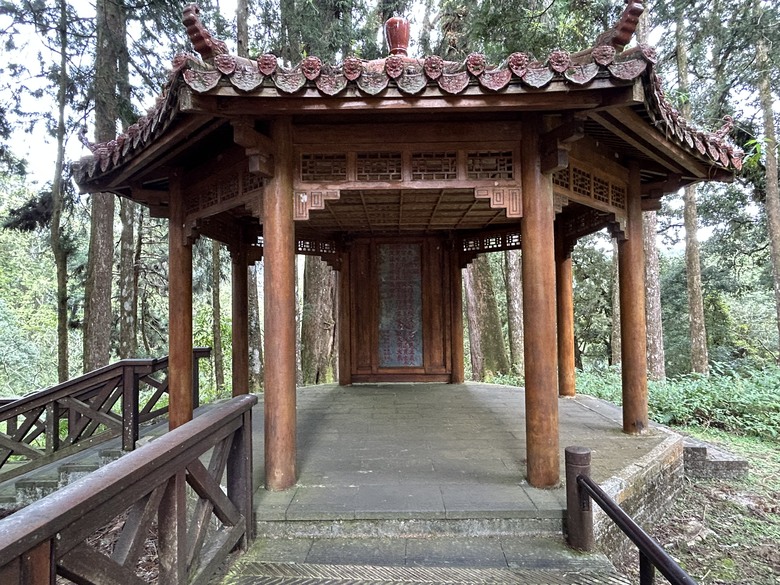 阿里山森遊漫步走(下)有夠遠的部落-里佳