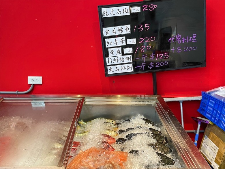 點我看大圖 是水產店也是海產店,餐廳以預約制訂餐,沒有固定菜單,餐點色香味俱全,絕不能錯過先滷後炸的香酥鴨