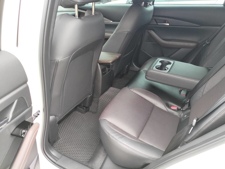 [開箱]2023年式Mazda CX-30 20S Signature (不專業開箱)