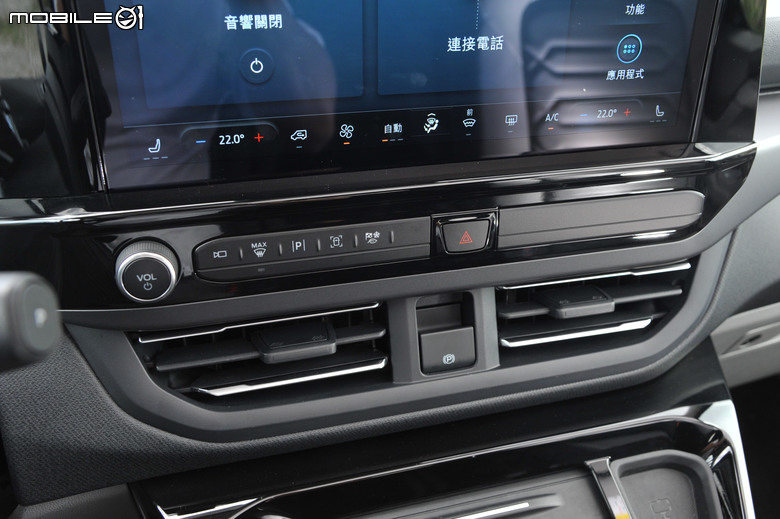 Ford Tourneo Custom 福特旅行家 Bus Titanium 8座試駕｜豐富的座椅機能、超大空間就是好用！