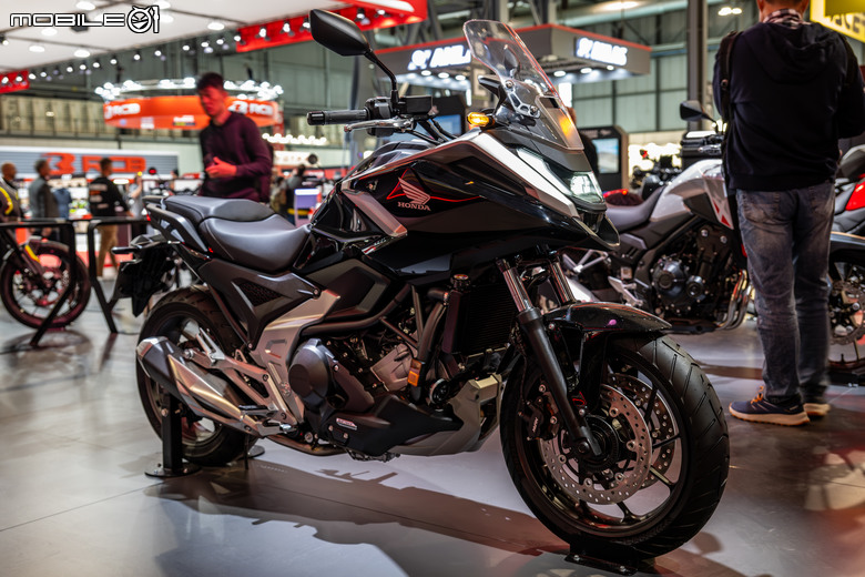 【2024 EICMA】HONDA全新高性能V型三缸渦輪增壓引擎成焦點！兩款電動概念車秀未來展望！