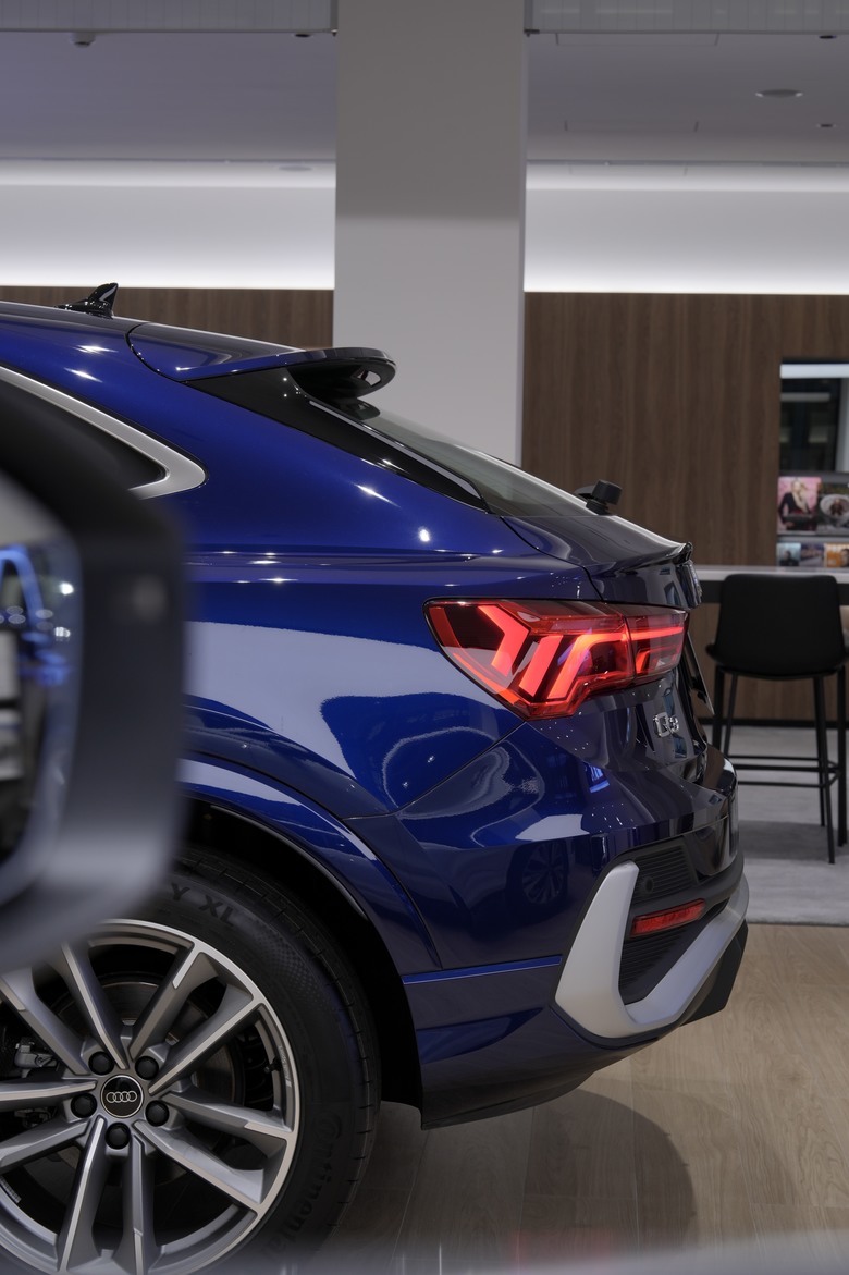 Audi Q3 Sportback 35 TFSI S line｜金屬星際藍 Navarra Blue 2D｜實車照片分享