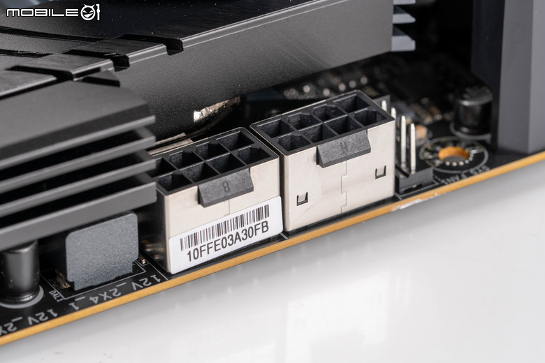 Gigabyte Z890 AORUS MASTER 主機板開箱 以海量周邊連接與 AI 超頻輔助功能打造全方位平台