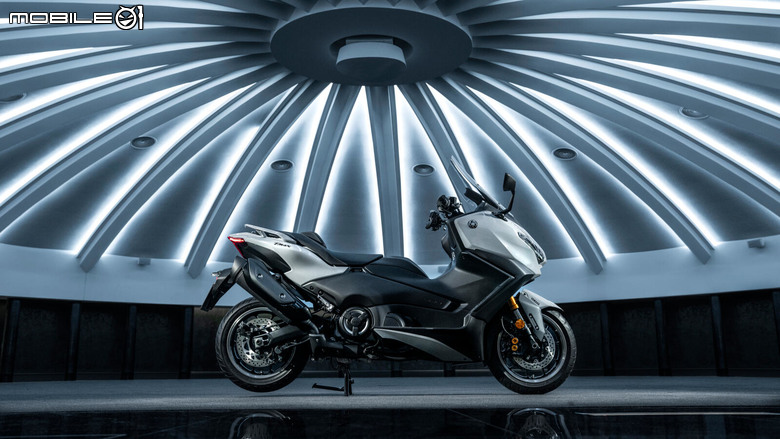 【海外新訊】Yamaha TMAX Tech Max小改發表！面部微整，彎道ABS導入！