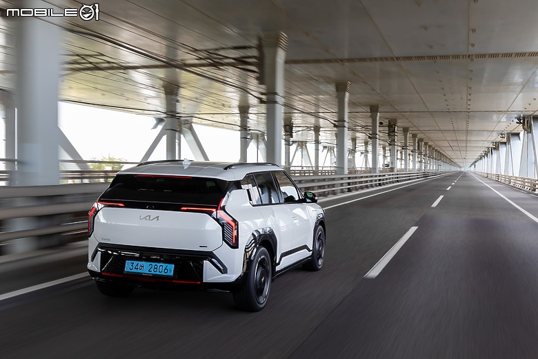 Kia EV3 韓國試駕|重量級純電小休旅,宛如縮小版EV9真的很有料!
