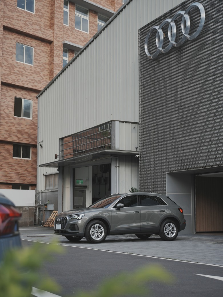 Audi Q3 35 TFSI｜金屬克洛諾斯灰 Chronos Grey Z7｜交車照分享