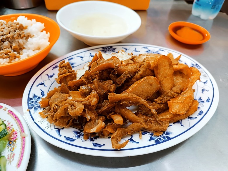 貢寮龍洞四季灣 與 瑞芳美食廣場 — 東北季風初彿,懷想東北角夏日海景與美食