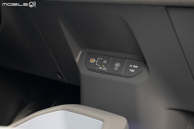 Kia EV3 韓國試駕|重量級純電小休旅,宛如縮小版EV9真的很有料!