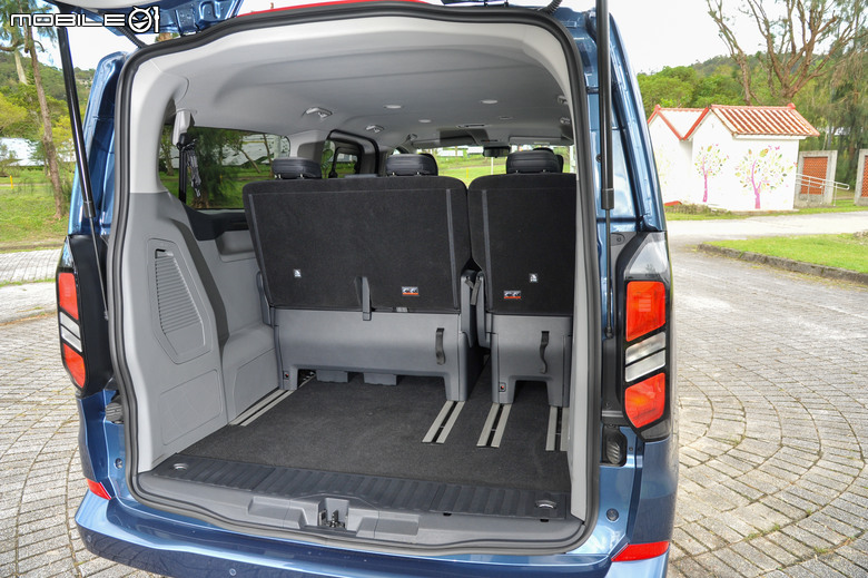 Ford Tourneo Custom 福特旅行家 Bus Titanium 8座試駕｜豐富的座椅機能、超大空間就是好用！