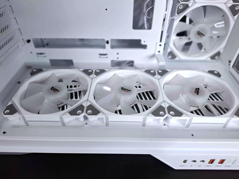 終極CP之王！大飛DY470機殼+DN360s白帥帥開箱介紹！
