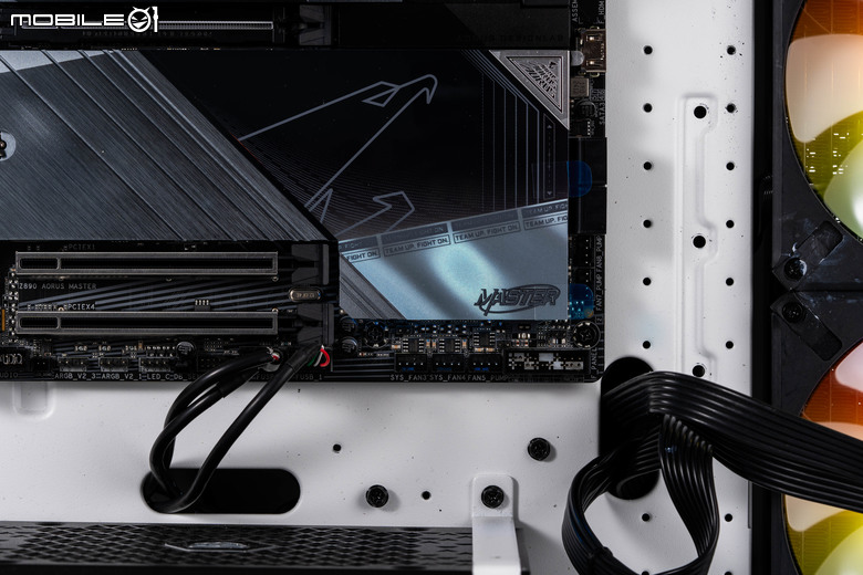 Gigabyte Z890 AORUS MASTER 主機板開箱 以海量周邊連接與 AI 超頻輔助功能打造全方位平台