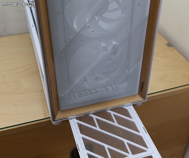 木紋風與金屬的結合 Antec FLUX PRO 開箱