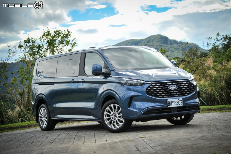 Ford Tourneo Custom 福特旅行家 Bus Titanium 8座試駕｜豐富的座椅機能、超大空間就是好用！
