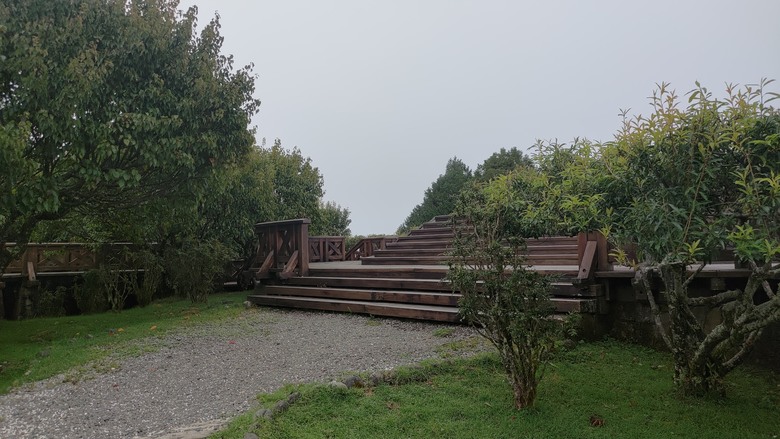 點我看大圖 【遊記】夸父逐日想跑贏太陽,大漠逐日是想看日出,阿里山國家森林遊樂區 (祝山線) - 大漠國渡