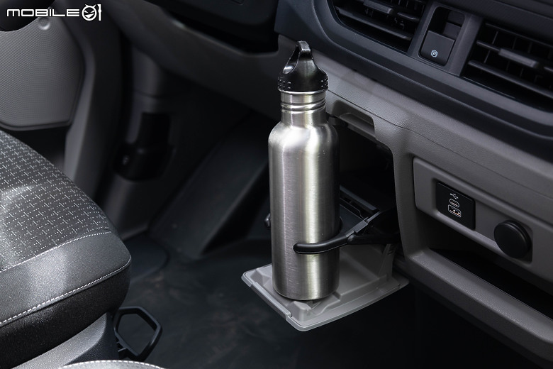Ford Tourneo Custom 福特旅行家 Kombi Trend 六座試駕|同級少見對開尾門,載人載貨兩相宜!