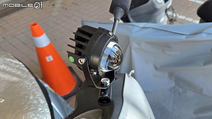 點我看大圖 面對遠光狗,只能以暴制暴