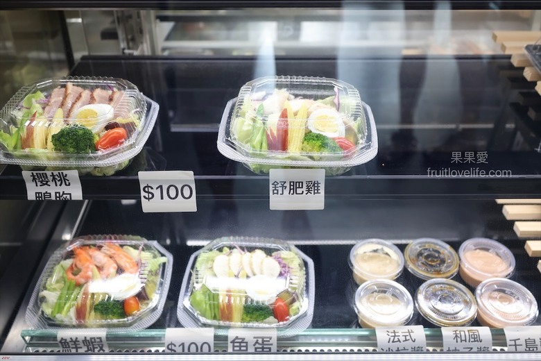 點我看大圖 是水產店也是海產店,餐廳以預約制訂餐,沒有固定菜單,餐點色香味俱全,絕不能錯過先滷後炸的香酥鴨