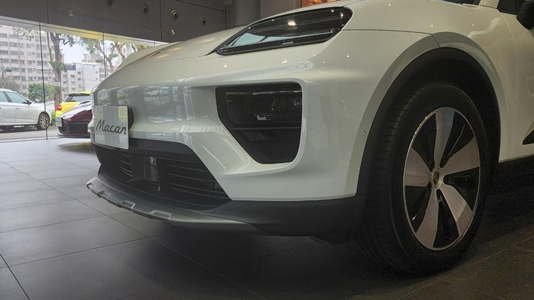 在高雄展間遇見Macan EV