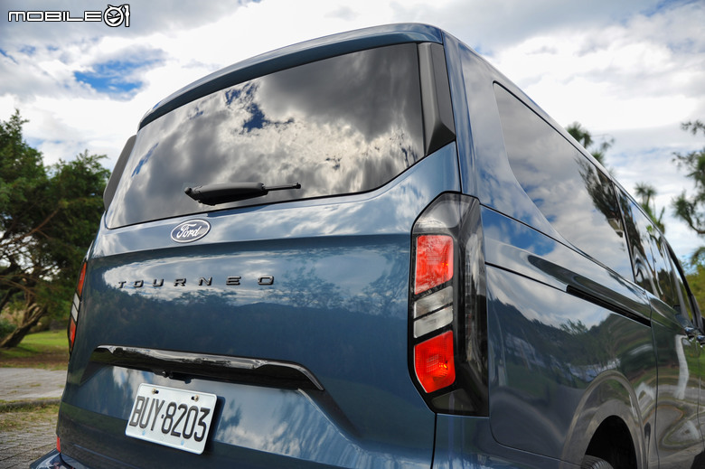 Ford Tourneo Custom 福特旅行家 Bus Titanium 8座試駕｜豐富的座椅機能、超大空間就是好用！