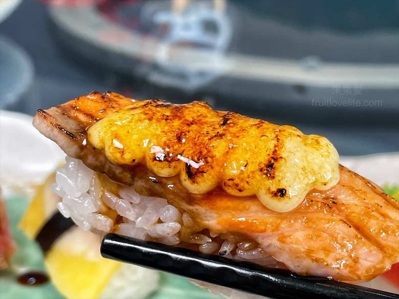 點我看大圖 是水產店也是海產店,餐廳以預約制訂餐,沒有固定菜單,餐點色香味俱全,絕不能錯過先滷後炸的香酥鴨