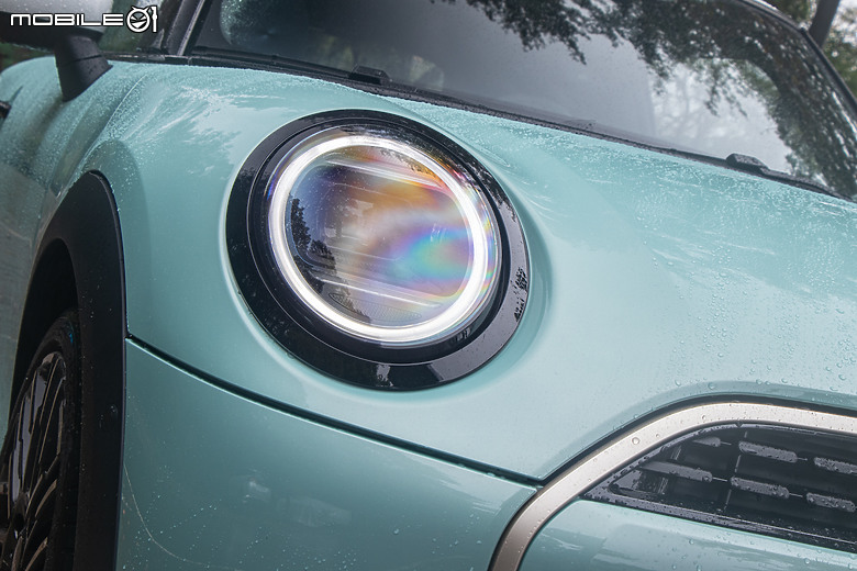 MINI Cooper S 大改款試駕|處處看得見改變,開起來一樣好玩!