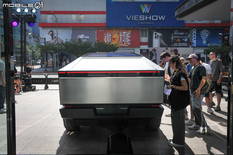 Tesla Cybertruck 全台巡展正式啟動、即日起至2025年4月18日共13站點巡迴展示!